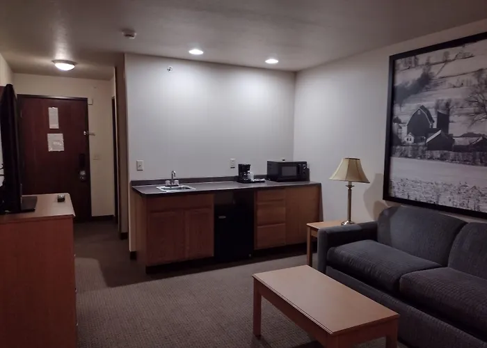 Super 8 By Wyndham Monroe Wi