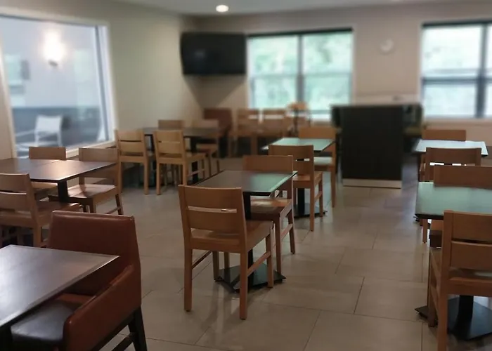 Country Inn & Suites By Radisson, Platteville, Wi